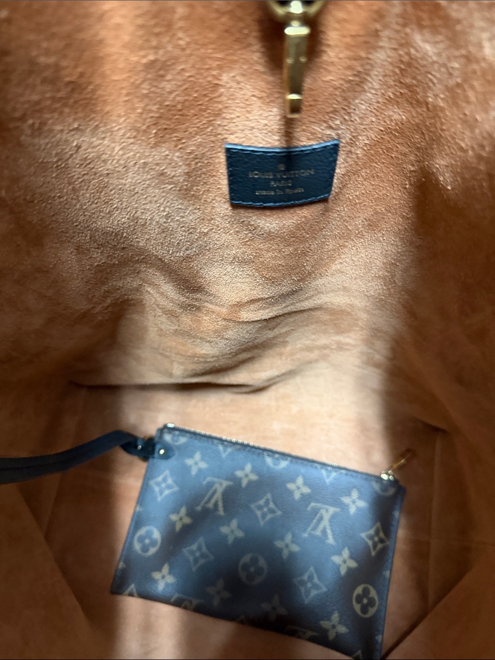 Louis Vuitton low key hobo MM - Picture 7 of 7